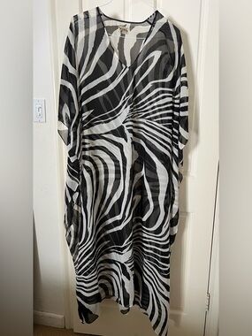 Show Me Your Mumu Zebra Strip Coverup in White and Black